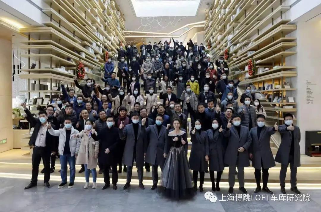 白沙全国一百多人在华侨城汉口道6号参观研讨LOFT专利车库技术！